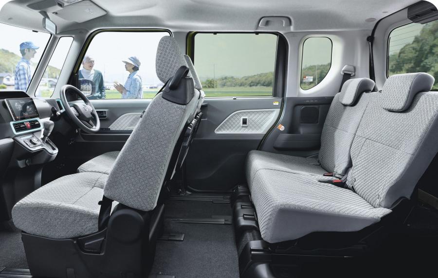 Интерьер Daihatsu Tanto Custom RS 2019 года  (фото 4 из 11)
